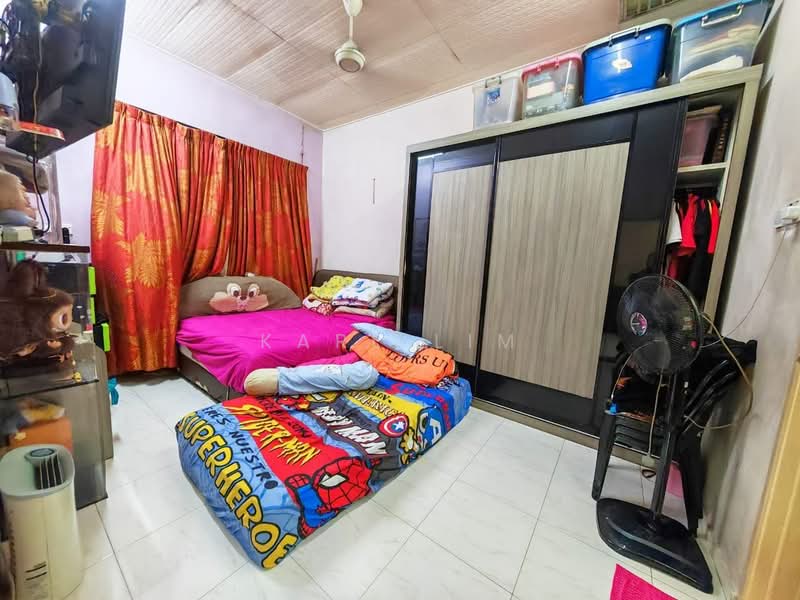 Rumah Teres 1.5 Tingkat untuk Dijual di Taman Molek (Johor Bahru) - Karl Lim - Bedroom - PropertyGuru.com.my