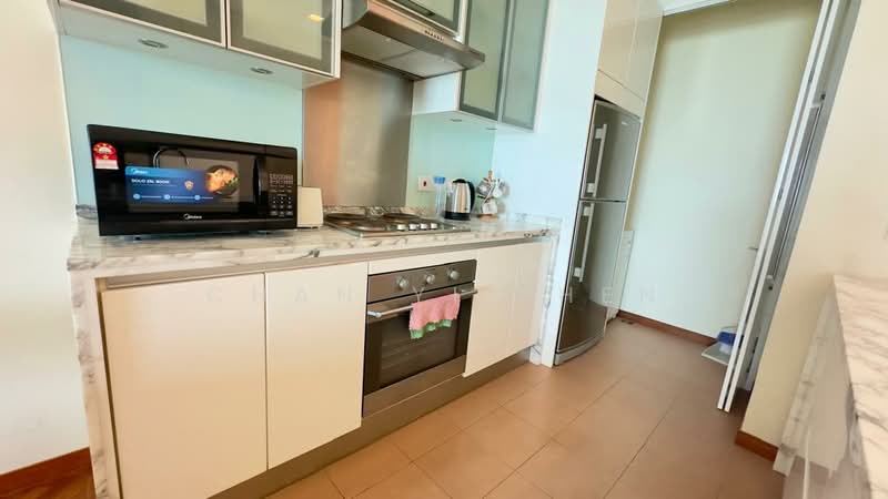 Servis Apartment untuk Dijual di Straits Quay (The Suites at Waterside) - Chan Yi Shen - Kitchen - PropertyGuru.com.my