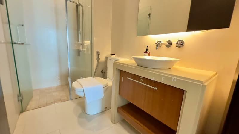 Servis Apartment untuk Dijual di Straits Quay (The Suites at Waterside) - Chan Yi Shen - Bathroom - PropertyGuru.com.my