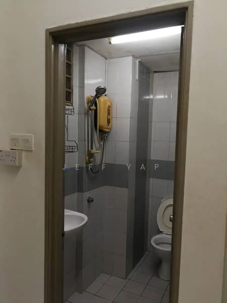 Apartment for Rent at 162 Residency - Jeff Yap - Bathroom - PropertyGuru.com.my