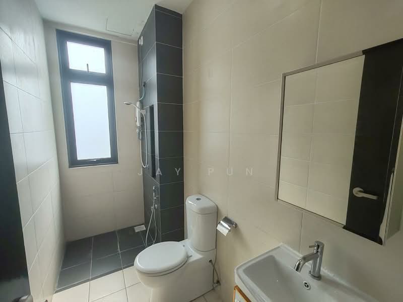 Service Residence for Sale at 8Scape Residence @ Sutera - Jay Pun - Bathroom - PropertyGuru.com.my