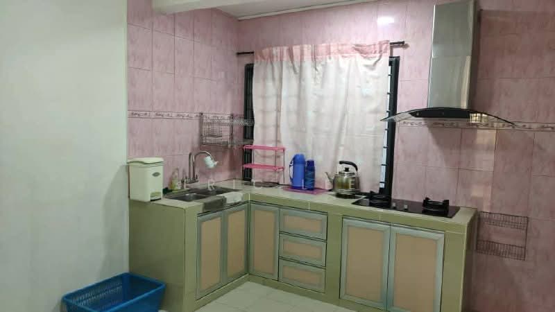 2-storey Terraced House for Rent in Taman Bukit Mewah (Tampoi) - Eric Lee - Kitchen - PropertyGuru.com.my