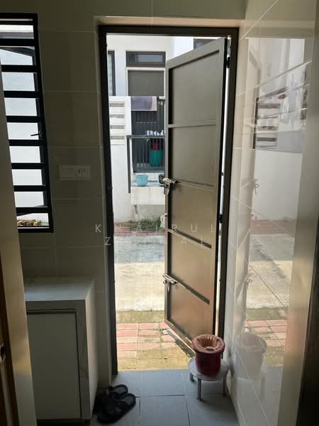 2-storey Terraced House for Sale in Shah Alam (Selangor) - Khairul Zainal - Entrance - PropertyGuru.com.my