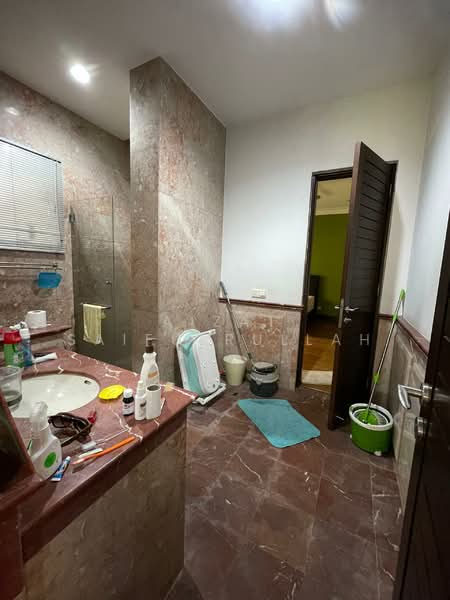 Bungalow for Sale in Kayangan Heights (Shah Alam) - Aizat Saifulrullah - Bathroom - PropertyGuru.com.my
