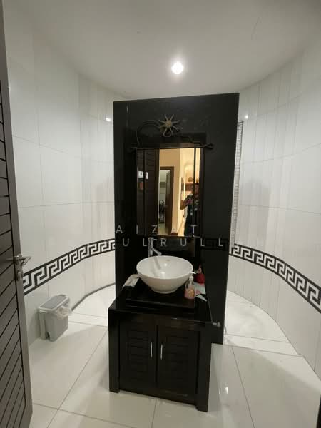 Bungalow for Sale in Kayangan Heights (Shah Alam) - Aizat Saifulrullah - Bathroom - PropertyGuru.com.my