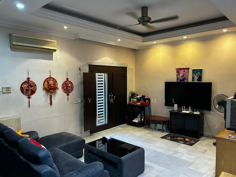 Rumah Teres 2 Tingkat untuk Dijual di Shah Alam (Selangor) - Amsyar Jamil - Living Room - PropertyGuru.com.my