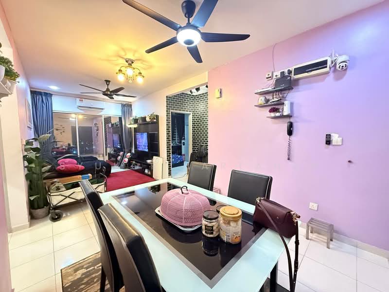Pangsapuri untuk Dijual di Residensi Laguna Biru 2 - Syukor Hartanah - Living Room - PropertyGuru.com.my