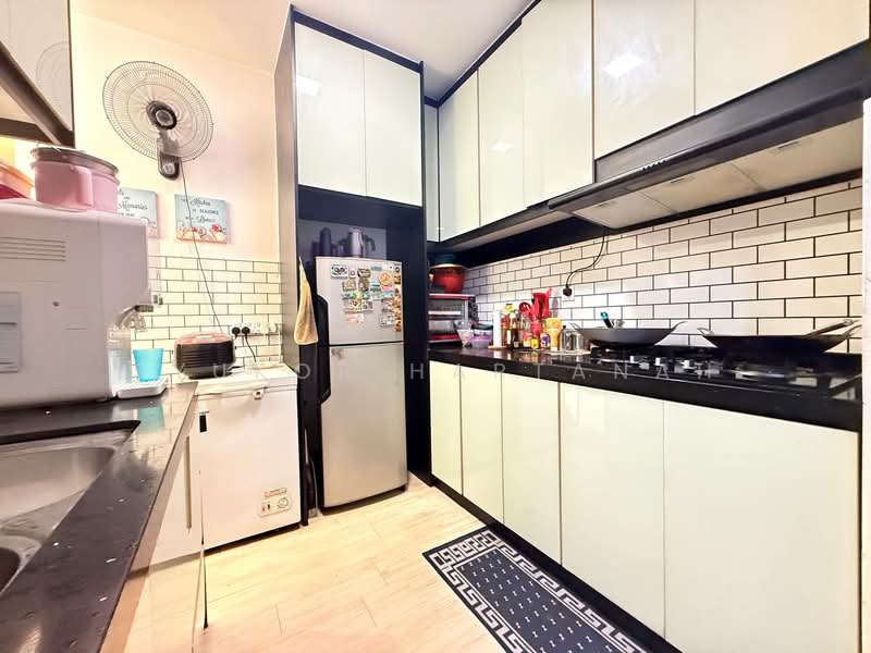 Pangsapuri untuk Dijual di Residensi Laguna Biru 2 - Syukor Hartanah - Kitchen - PropertyGuru.com.my