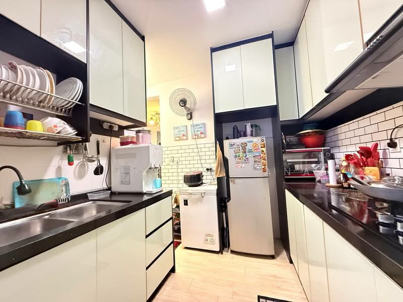 Pangsapuri untuk Dijual di Residensi Laguna Biru 2 - Syukor Hartanah - Kitchen - PropertyGuru.com.my