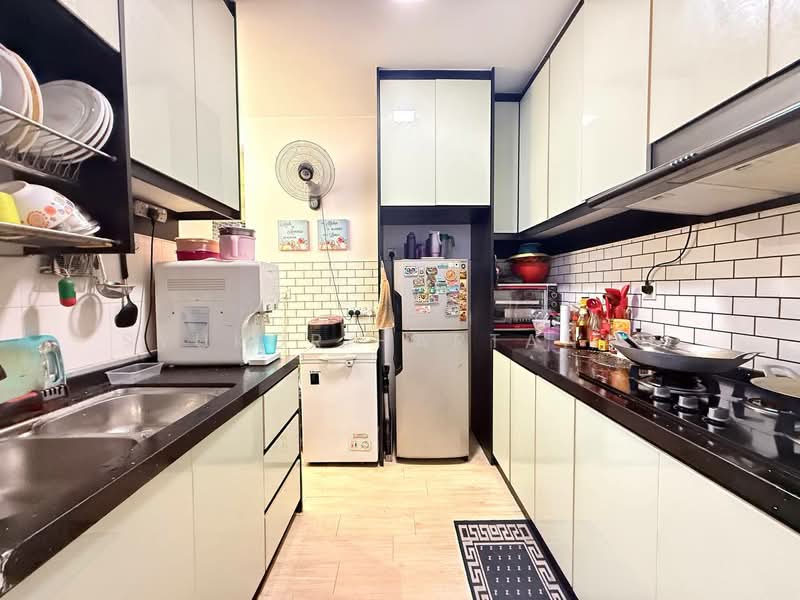 Pangsapuri untuk Dijual di Residensi Laguna Biru 2 - Syukor Hartanah - Kitchen - PropertyGuru.com.my