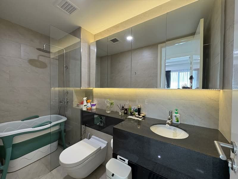 Kondominium untuk Dijual di One Central Park - Bao Jie - Bathroom - PropertyGuru.com.my