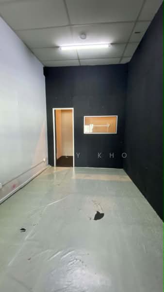 Shop for Rent in Shah Alam (Selangor) - Emily Kho - Interior - PropertyGuru.com.my