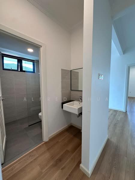 Semi-Detached House for Sale in Green Heights (Kuching) - Alfred Chua - Bathroom - PropertyGuru.com.my