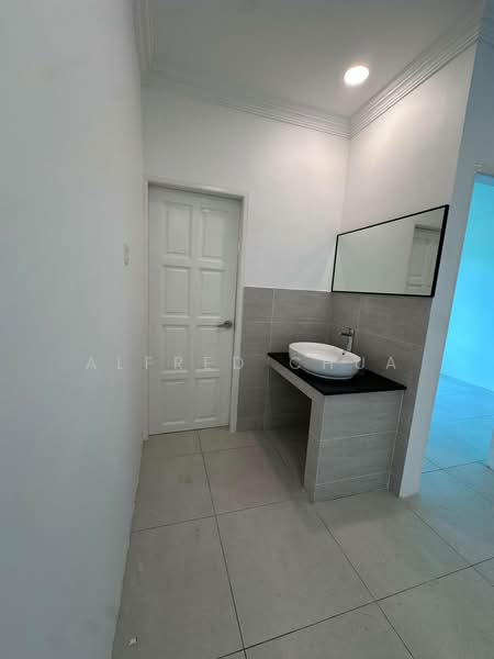 Semi-Detached House for Sale in Green Heights (Kuching) - Alfred Chua - Bathroom - PropertyGuru.com.my