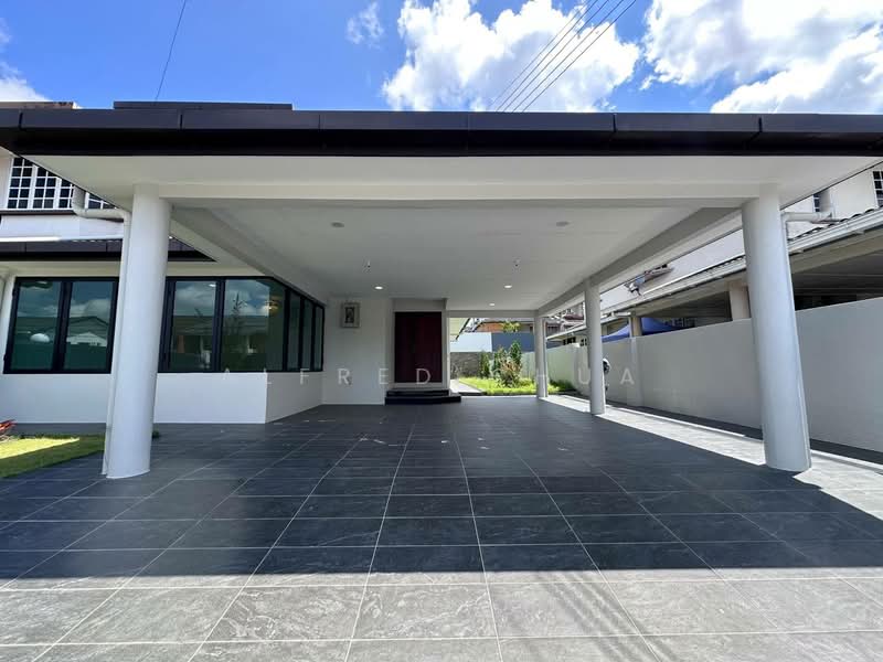 Semi-Detached House for Sale in Green Heights (Kuching) - Alfred Chua - Exterior - PropertyGuru.com.my