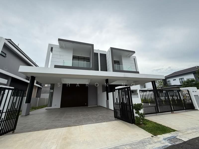 Cluster House for Sale in Austin Crest (Johor Bahru) - Sharon Ng - Exterior - PropertyGuru.com.my