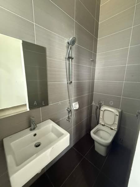 Semi-Detached House for Sale in Taman Gaya (Ulu Tiram) - Wallace Ang - Bathroom - PropertyGuru.com.my