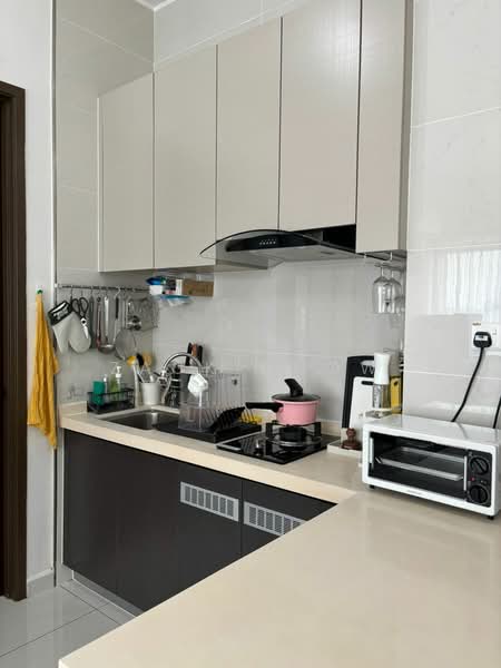 Condominium for Sale at Amberside @ Country Garden Danga Bay - Zack Chow - Kitchen - PropertyGuru.com.my