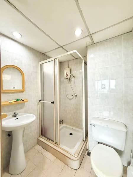 Condominium for Rent at Gold Coast Resort Condominium - Andrew Chow - Bathroom - PropertyGuru.com.my