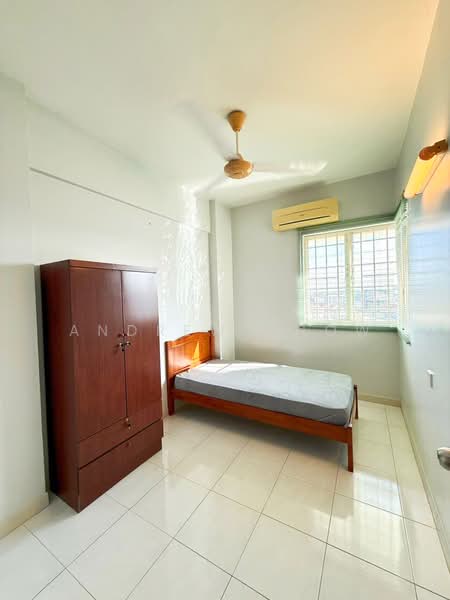 Condominium for Rent at Gold Coast Resort Condominium - Andrew Chow - Bedroom - PropertyGuru.com.my