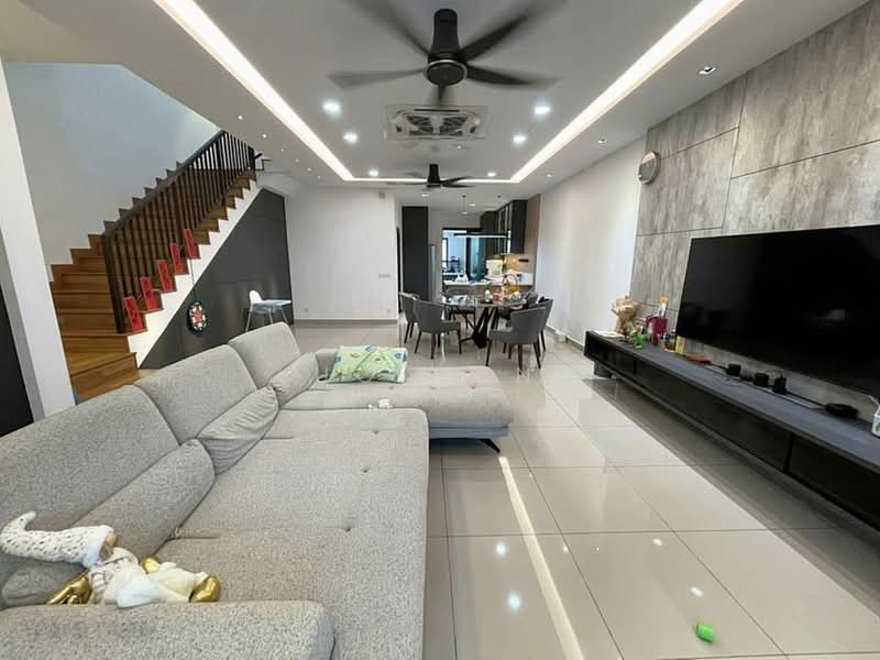 Rumah Teres 2 Tingkat untuk Dijual di Bandar Bukit Raja (Klang) - Lucas Ng - Living Room - PropertyGuru.com.my