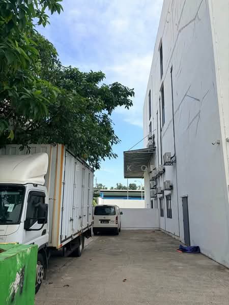 Factory for Rent in Taman Perindustrian Bukit Serdang (Seri Kembangan) - Jeff Kok - Exterior - PropertyGuru.com.my