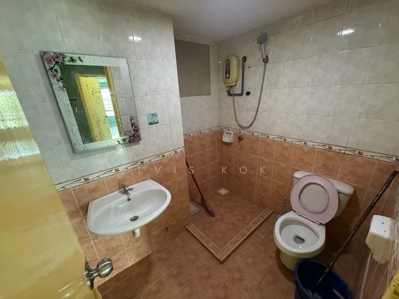 Condominium for Sale at Idaman Puteri - Elvis Kok - Bathroom - PropertyGuru.com.my
