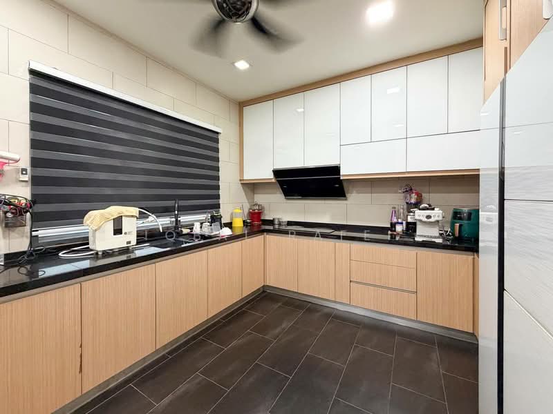 2.5-storey Terraced House for Sale in Taman Suria Tropika (Seri Kembangan) - Iqbal Rafei - Kitchen - PropertyGuru.com.my