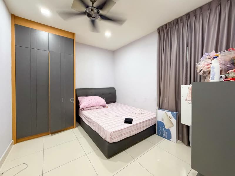 2.5-storey Terraced House for Sale in Taman Suria Tropika (Seri Kembangan) - Iqbal Rafei - Bedroom - PropertyGuru.com.my