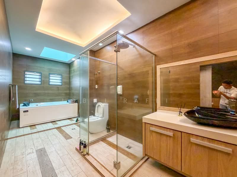 2.5-storey Terraced House for Sale in Taman Suria Tropika (Seri Kembangan) - Iqbal Rafei - Bathroom - PropertyGuru.com.my