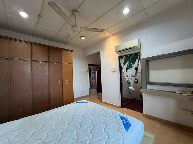 2-storey Terraced House for Rent in Taman Molek (Johor Bahru) - Jessy Koh - Bedroom - PropertyGuru.com.my