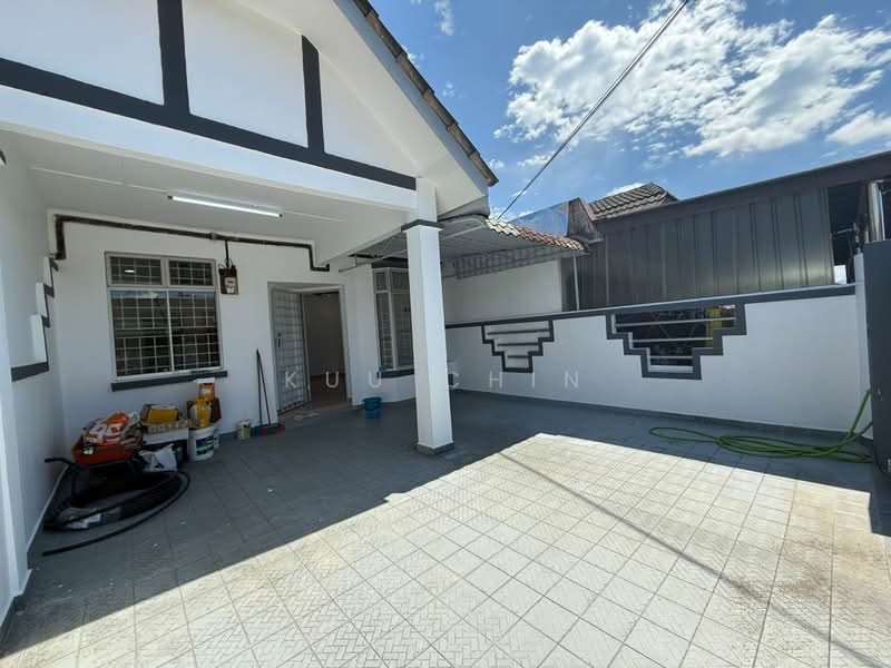 Rumah Teres 1 Tingkat untuk Dijual di Taman Universiti (Skudai) - Kuu Chin - Exterior - PropertyGuru.com.my