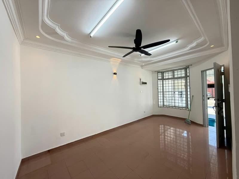 Rumah Teres 1 Tingkat untuk Dijual di Taman Universiti (Skudai) - Kuu Chin - Living Room - PropertyGuru.com.my