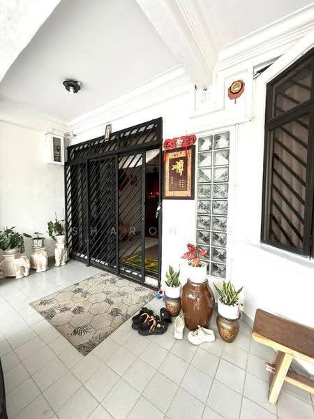 2-storey Terraced House for Sale in Taman Universiti (Skudai) - Sharon Ng - Entrance - PropertyGuru.com.my