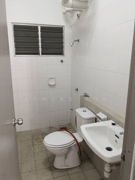 Pangsapuri untuk Dijual di Suria Permai - Edmund Goh - Bathroom - PropertyGuru.com.my