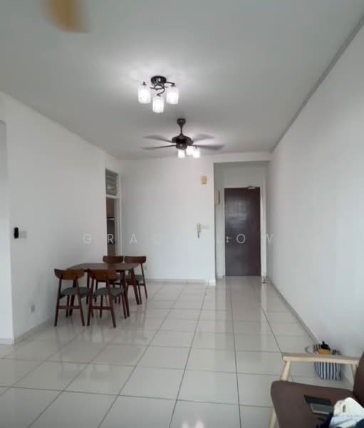 Servis Apartment untuk Dijual di Sky Gardens Residences - Grace Low - Living Room - PropertyGuru.com.my