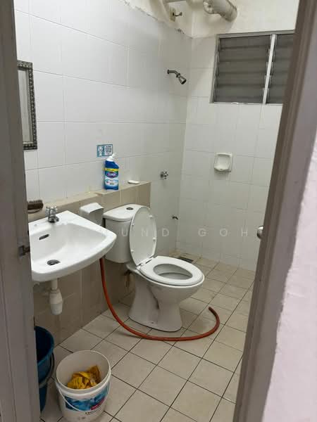 Pangsapuri untuk Dijual di Suria Permai - Edmund Goh - Bathroom - PropertyGuru.com.my