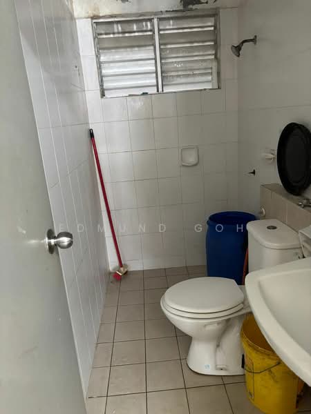 Pangsapuri untuk Dijual di Suria Permai - Edmund Goh - Bathroom - PropertyGuru.com.my