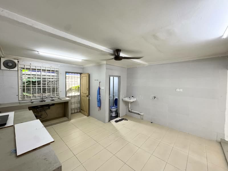 2-storey Terraced House for Sale in Taman Johor Jaya (Johor Bahru) - Sharon Ng - Kitchen - PropertyGuru.com.my