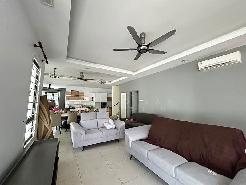 Rumah Teres 2 Tingkat untuk Dijual di Alam Impian (Shah Alam) - NORFADILAH ZAINUDDIN - Living Room - PropertyGuru.com.my