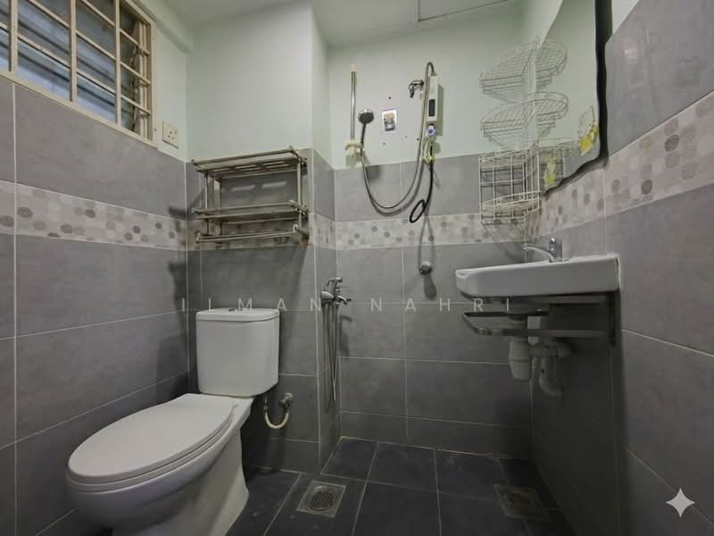 Pangsapuri untuk Dijual di Abadi Indah - Ilman Nahri - Bathroom - PropertyGuru.com.my