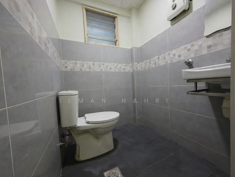 Pangsapuri untuk Dijual di Abadi Indah - Ilman Nahri - Bathroom - PropertyGuru.com.my