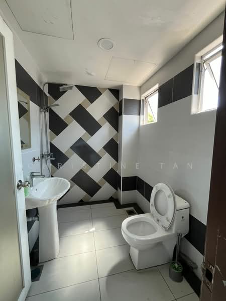 Kedai / Pejabat untuk Dijual di Hicom - Glenmarie Industrial Park (Shah Alam) - Christine Tan - Bathroom - PropertyGuru.com.my