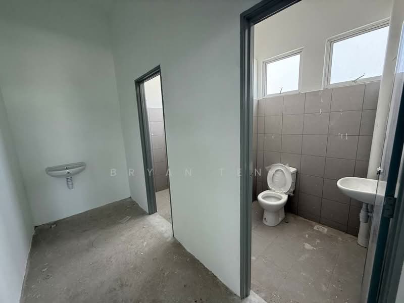 Kilang untuk Disewa di Sungai Bakap (Penang) - Bryan Teng - Bathroom - PropertyGuru.com.my