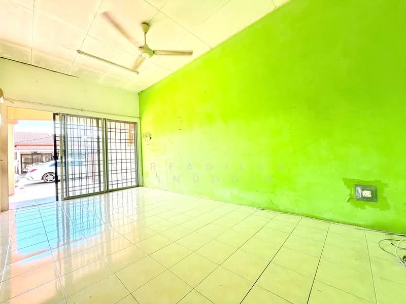 Rumah Teres 1 Tingkat untuk Dijual di Kampung Rantau Panjang (Kapar) - NORFADILAH ZAINUDDIN - Living Room - PropertyGuru.com.my