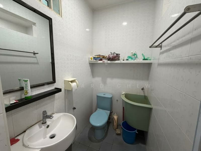 1-storey Terraced House for Sale in Taman Iping (Batu Maung) - Bernard Chew - Bathroom - PropertyGuru.com.my