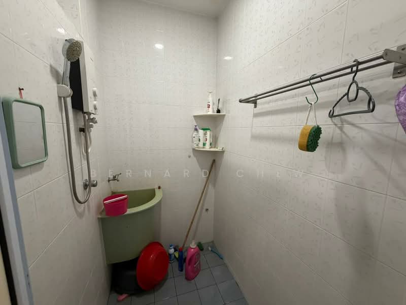 1-storey Terraced House for Sale in Taman Iping (Batu Maung) - Bernard Chew - Bathroom - PropertyGuru.com.my
