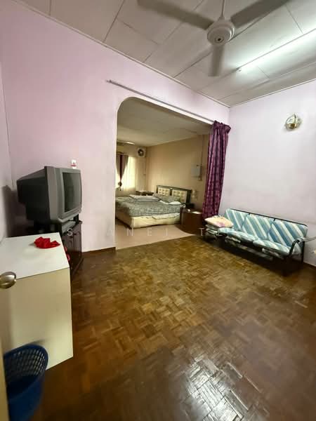 2-storey Terraced House for Sale in Taman Kluang Barat (Kluang) - Shanel Tee - Living Room - PropertyGuru.com.my
