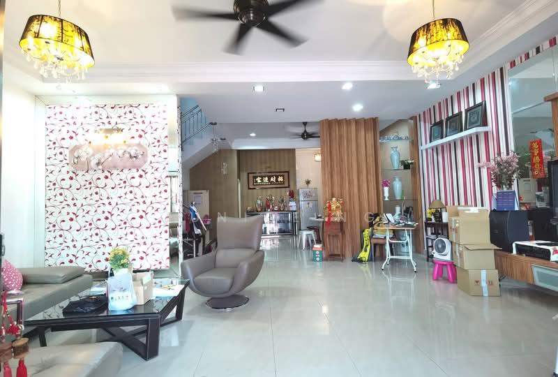 2-storey Terraced House for Sale in Taman Bukit Mewah (Tampoi) - Eunice Ng - Living Room - PropertyGuru.com.my