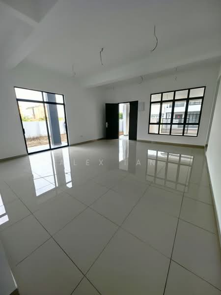 Rumah Teres 2 Tingkat untuk Dijual di Lukut (Negeri Sembilan) - Alex Tan - Living Room - PropertyGuru.com.my
